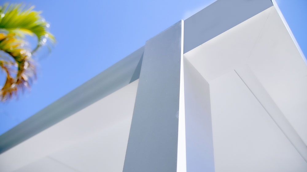 Cantilever structure detail of posts