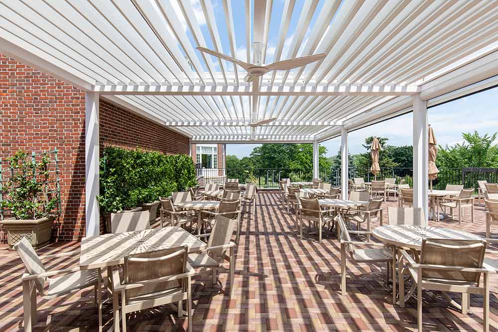 Sustainability is becoming increasingly important to diners, and pergolas can play a role in your green strategy. At Azenco Outdoor, our aluminum pergolas are designed and manufactured with sustainability in mind, offering a green solution for expanding your outdoor space. Our pergolas are built with durable, high-quality materials.