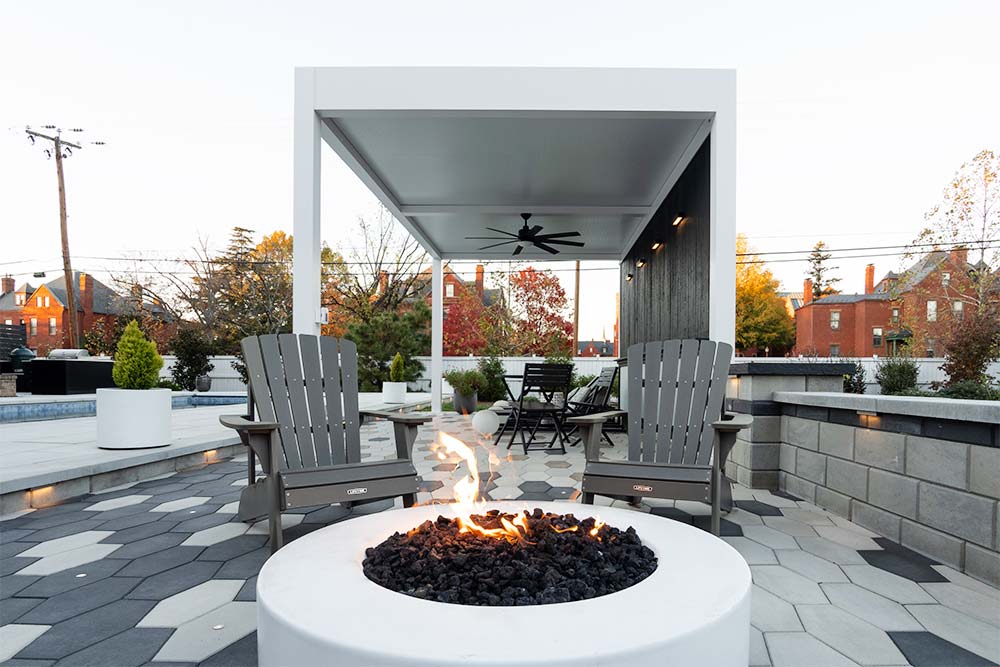 White insulated roof pergola with firepit - Azenco Otudoor