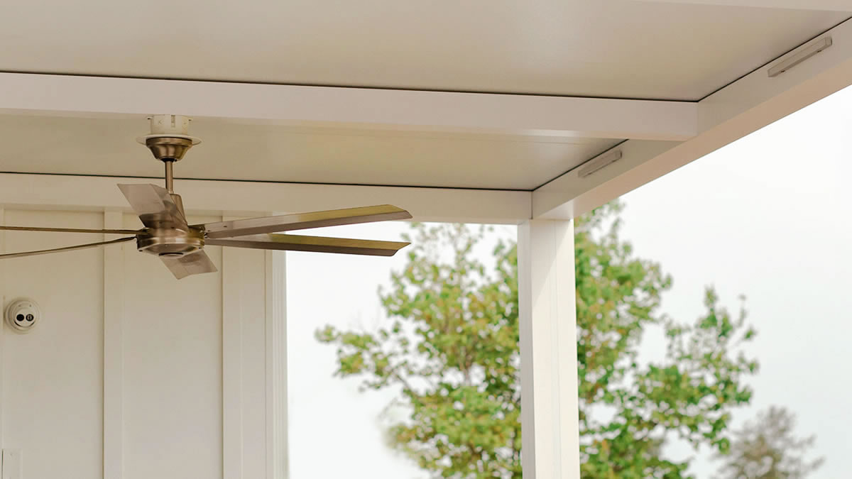 pergola insulated roof with thick sandwich panels - azenco