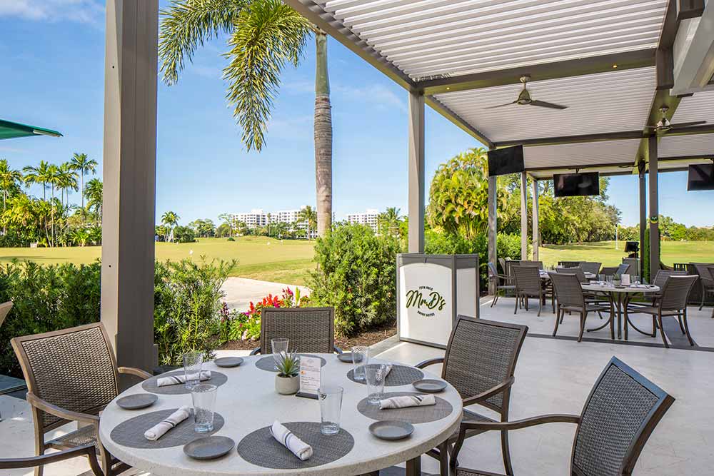 Country club restaurant coveresd terrace - R-BLADE csutom motorized louvered roof by Azenco