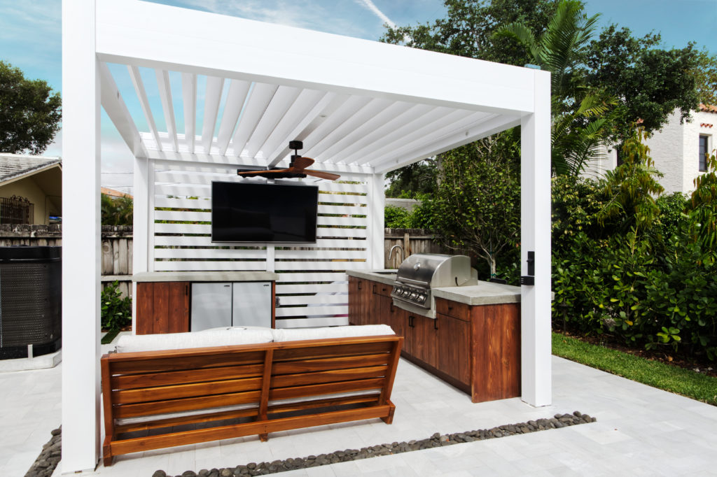 FULL WHITE WITH PRIVACY WALL AND TV