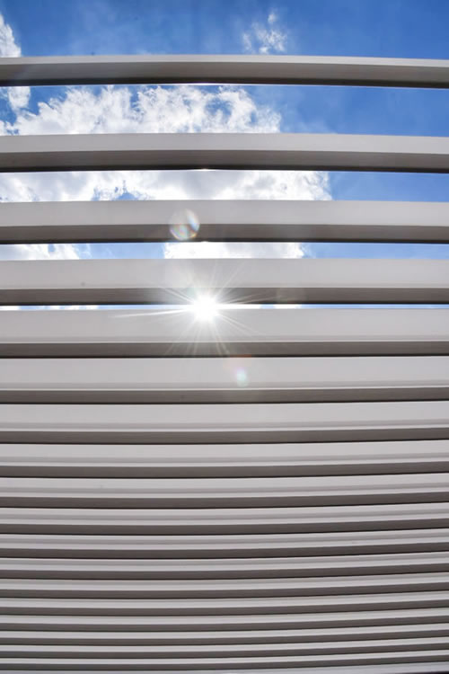 R-Blade louvered pergola- New York State - Outdoor kitchen and bbq
