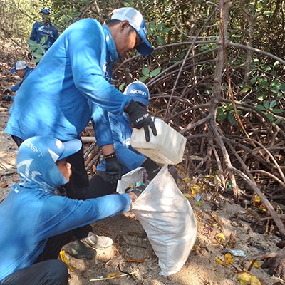 4ocean crew beach cleanup Jembrana Sumberkima Ocean - Partner Azenco Outdoor