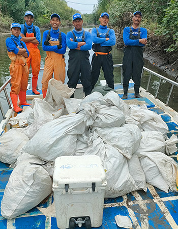 4ocean beach cleanup Jembrana Ijo Gading River proud crew - Partner Azenco Outdoor
