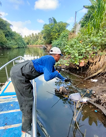 4ocean beach cleanup Jembrana Ijo Gading River plastic removal - Partner Azenco Outdoor