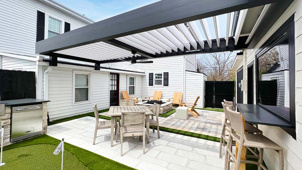 Black and white pergola in Kentucky - Azenco