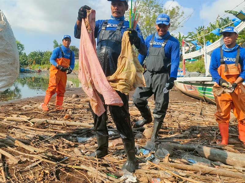 Cleaning debirs from rivers and oceans - JEMBRANA, BALI – IJO GADING RIVER CLEANUP