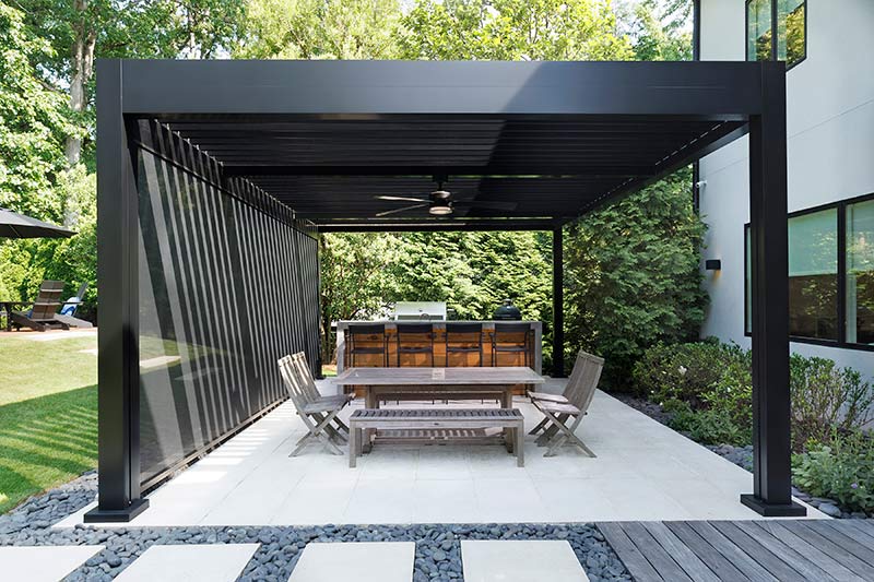 Pergola and motorized screen