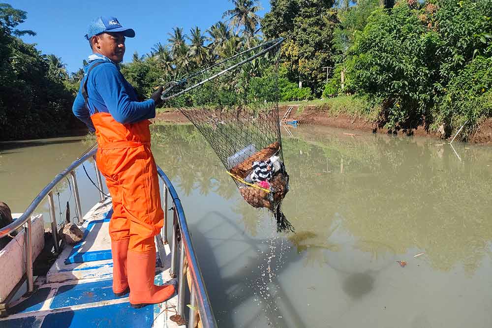River cleanup Jembrana Ijo Gading River.
