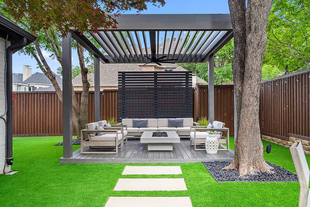 R-Blade Pergola: Detached covered patio