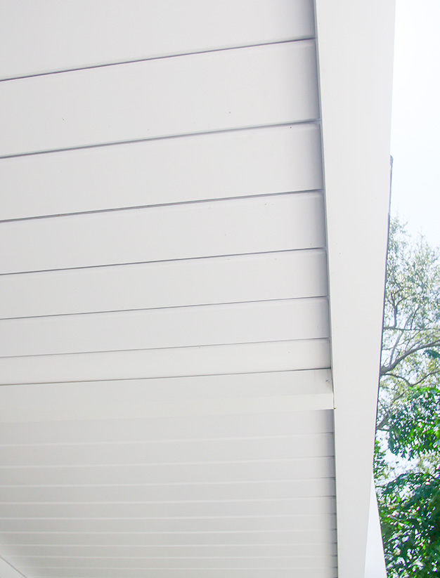 gapless louvered roof pergola in white aluminum - Clearwater, FL. Azenco