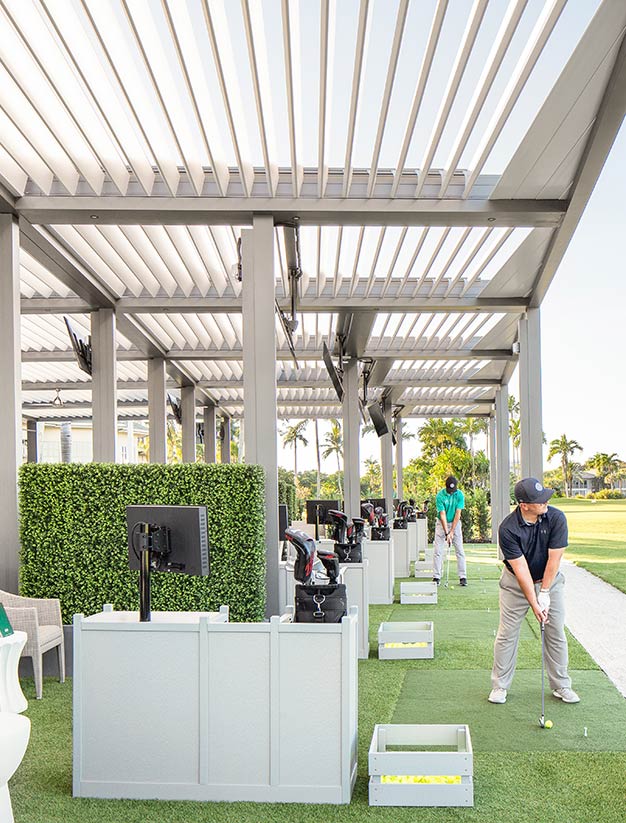 Country Club, Boca Raton, FL. Gold suite covered with automated pergola Azenco.