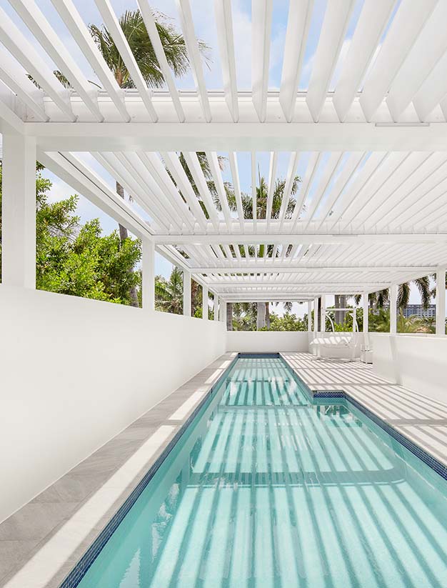white louvered pergola over a rooftop pool - Azenco R-BLADE louvered roof