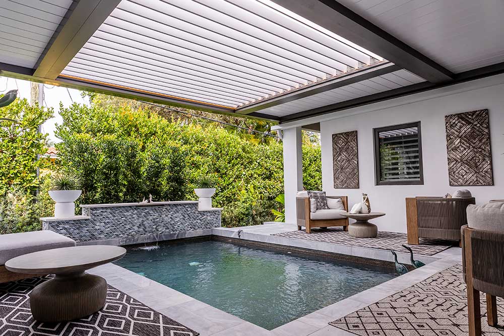 R-BLADE louvered pergola in North Miami