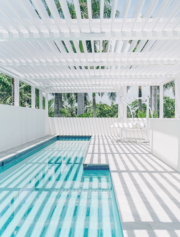 Rooftop smart pergola - White aluminum motorized louvers - Palm Beach county
