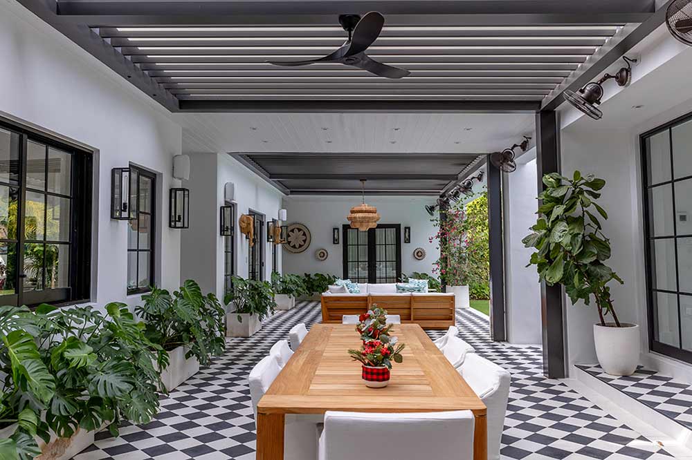 Louvered motorized pergola in grey bronze - Custom patio cover project by Azenco Outdoor