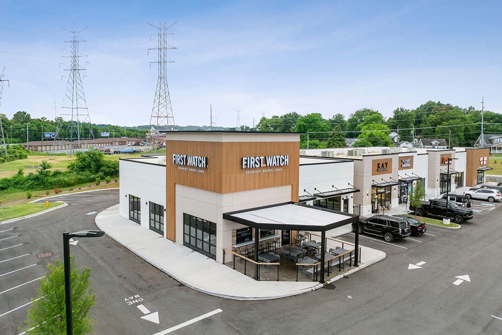 The R-SHADE™ installed at First Watch features insulated roof panels that protect diners from the sun’s heat during the summer