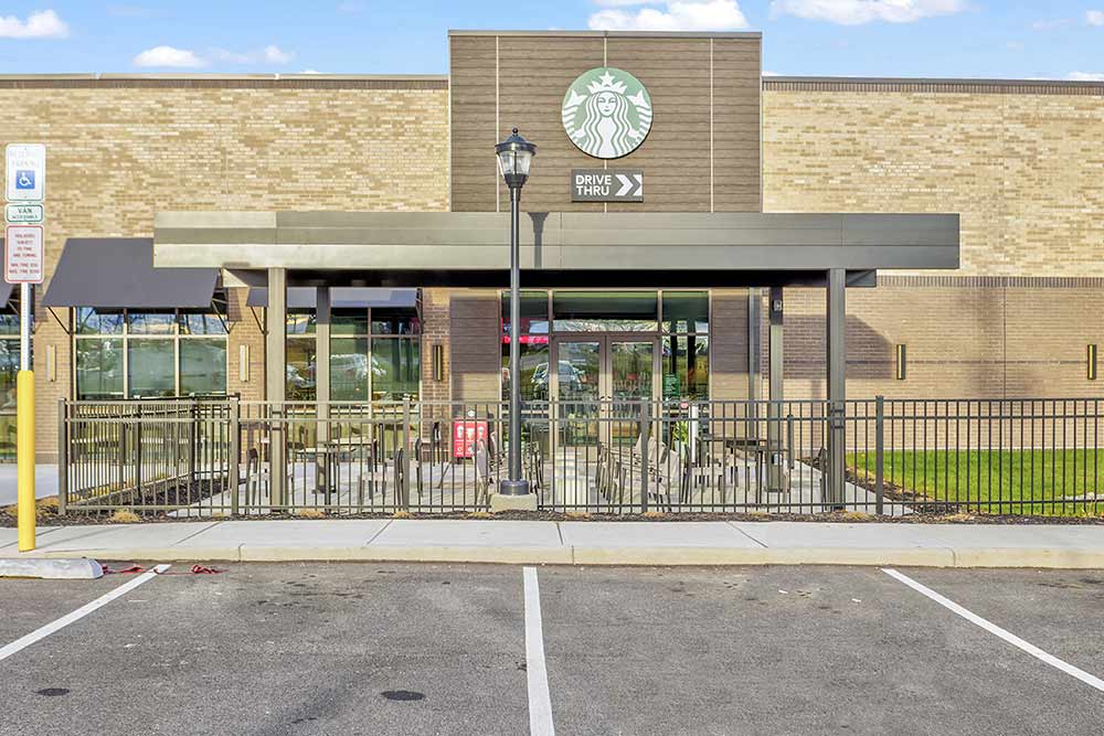 Azenco pergola at Starbucks