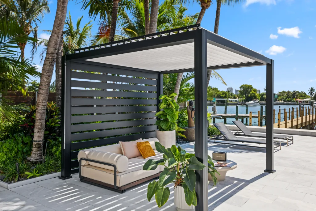 freestanding black k-bana in backyard poolside