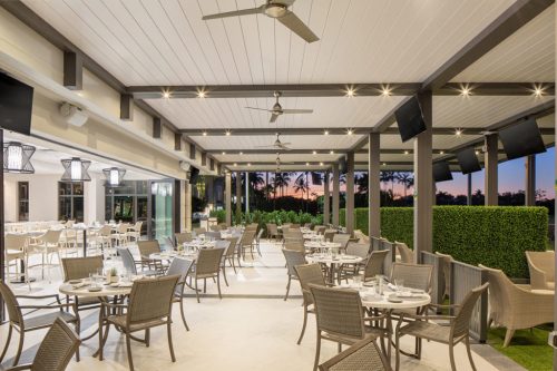 Gapless louvered roof - restaurant terrace